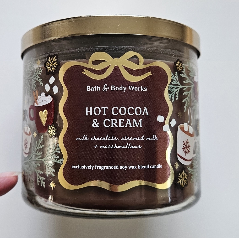 NWT Bath & Body Works Hot Cocoa & Cream Candle with Gold Lid